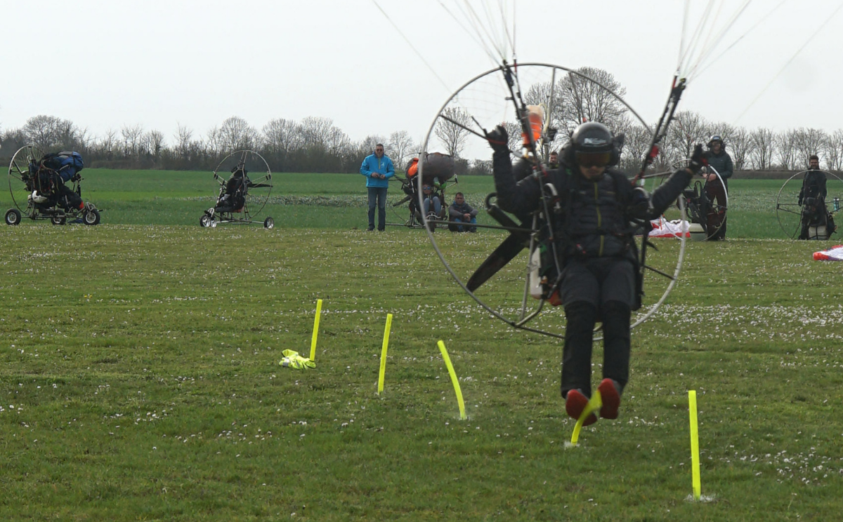 Bowling Landing - Foot-launched paramotor