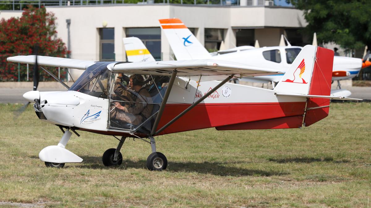 Three-axis microlight